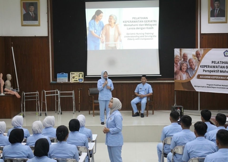 Akademi Keperawatan Royhan Gelar Pelatihan Keperawatan Geriatri untuk Mahasiswa