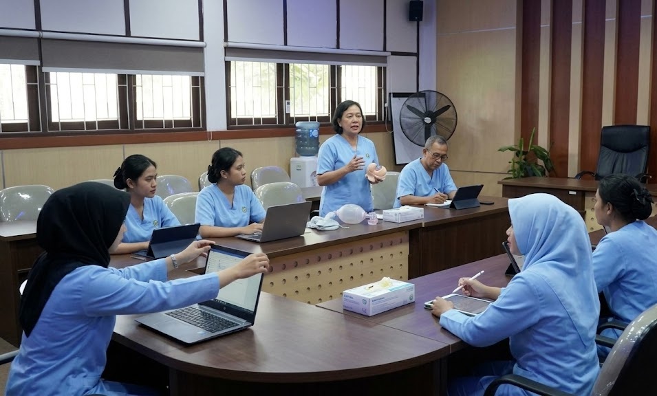 Akper Royhan Evaluasi Kurikulum Berbasis Kompetensi Global Healthcare
